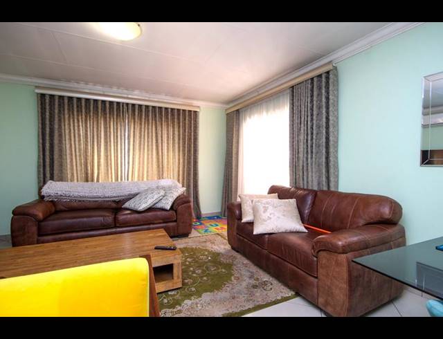 3 BEDROOM HOUSE FOR SALE IN THATCHFIELD